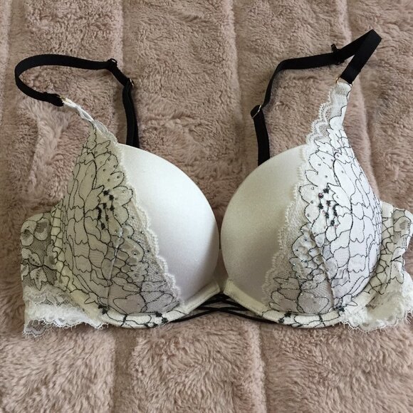 💕2/$35 💕 La SENZA Beyond Sexy White Lace Bra Size 32C - Picture 2 of 5